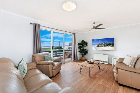 Rocky Point - Pet Friendly Accommodation For Multiple Families - Hobart Tourism 1