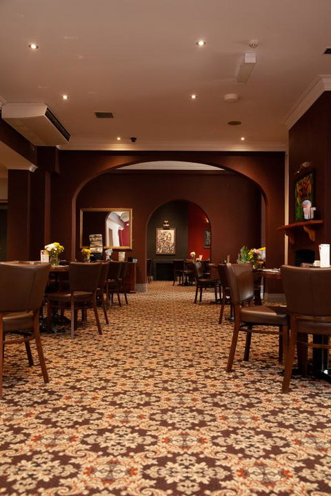 Royal Hotel Singleton - Tourism TAS 3