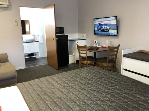 Roydons Motor Inn - Tourism TAS 1