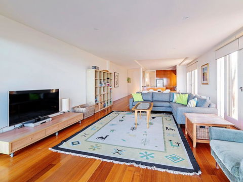 RUBY'S BEACHFRONT - Hobart Tourism 2