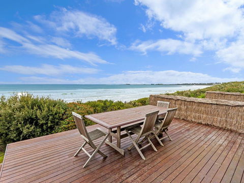 RUBY'S BEACHFRONT - Hobart Tourism 0
