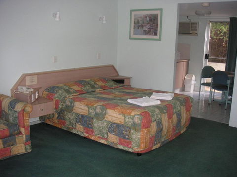 Runaway Bay Motor Inn - Hobart Tourism 3