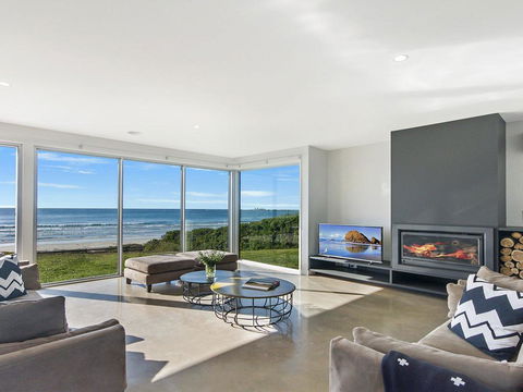Saltwater Retreat - Hobart Tourism 1