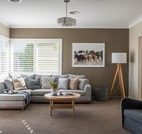 Sampson St Large Stylish CBD Home Sleeps 11 - Hobart Tourism