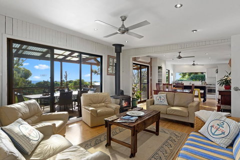 Sandy Feet Retreat - 13 Scenic View Drive - Hobart Tourism 0