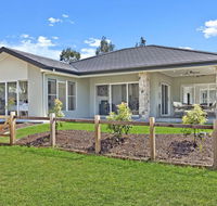 Santa Ana Retreat - Hobart Tourism