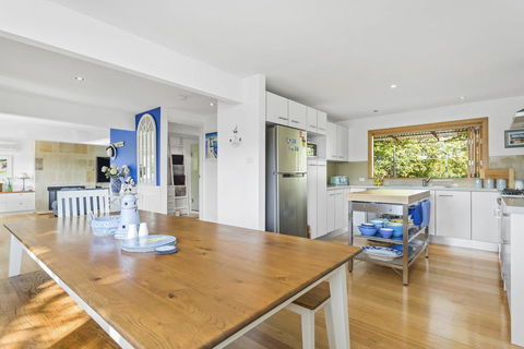 SANTORINI BEACH HOUSE - SAFETY BEACH - Hobart Tourism 0