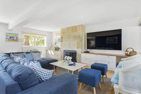 SANTORINI BEACH HOUSE - SAFETY BEACH - Hobart Tourism 2