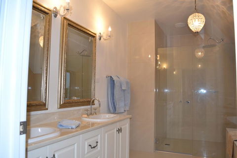 Sapphire Shores Luxury Retreat - Hobart Tourism 3