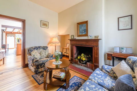 Sargeants & Armoury Cottages 1823 - Tourism TAS 2