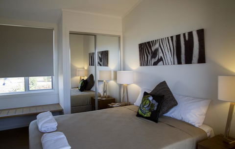 Savannah Cabins, Taronga Western Plains Zoo - Hobart Tourism 3