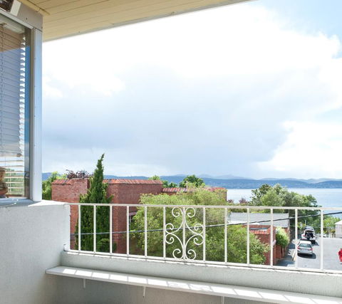 Scarlett's By Salamanca - Hobart Tourism 0