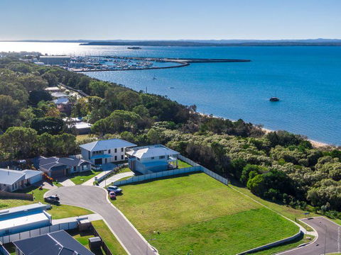 Sea Breeze Esplanade, Beachfront, Close Marina Hervey Bay - Hobart Tourism 0