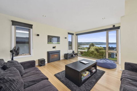 SEA SPECTACULAR - Seconds From The Beach! - Tourism TAS 2