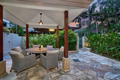 Sea Temple Palm Cove Courtyard Villa 120 - Hobart Tourism 1