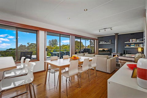 SEA URCHIN - Beautiful Skenes Creek Home - Hobart Tourism 0