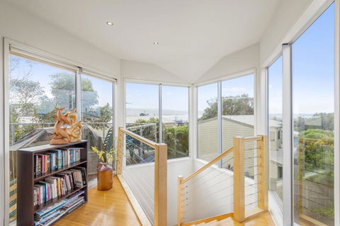 Seaside Pleasure - Hobart Tourism 3