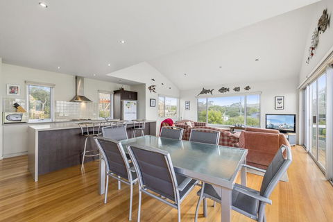 Seaside Pleasure - Hobart Tourism 2
