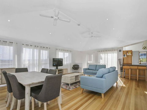 SEAVIEW - Ocean Views From A Modern Townhouse - Hobart Tourism 0