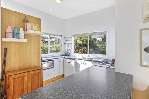 SEAVIEW - Ocean Views From A Modern Townhouse - Hobart Tourism 2