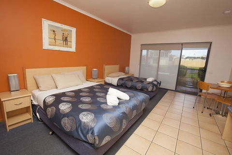 Seaview Motel & Apartments - Hobart Tourism 3