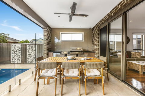 Serenity On Seaview Boutique Retreat With Pool By The Beach - Tourism TAS 1