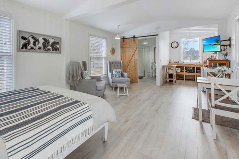 Shearers Cottage - Pet Friendly Holiday Accommodation - Hobart Tourism 3