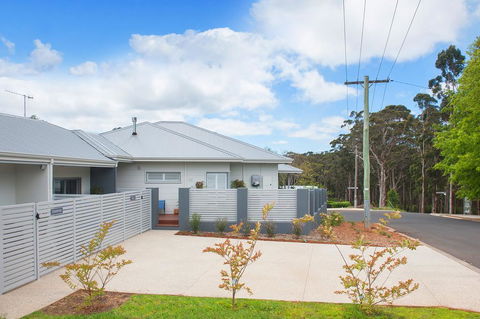 Shiraz Studio - Hobart Tourism 3