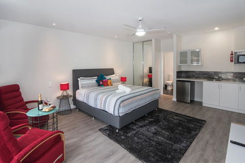 Shiraz Studio - Hobart Tourism 0