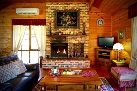 Silky Oak Cottage - Hobart Tourism 1