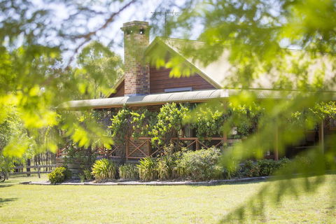 Silky Oak Cottage - Hobart Tourism 0