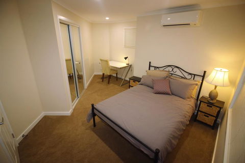 Silver House - Melbourne Airport Accommodation - Hobart Tourism 1