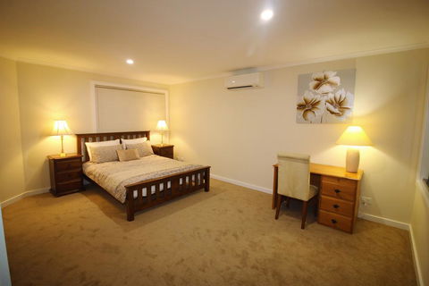 Silver House - Melbourne Airport Accommodation - Hobart Tourism 0