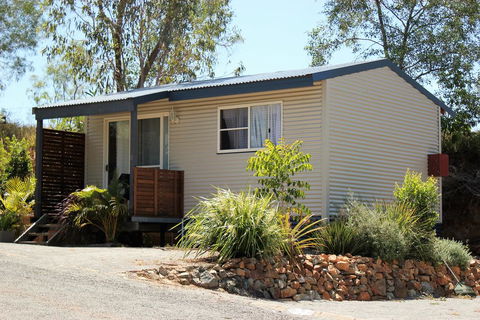 Silver Wattle Cabins - Hobart Tourism 0
