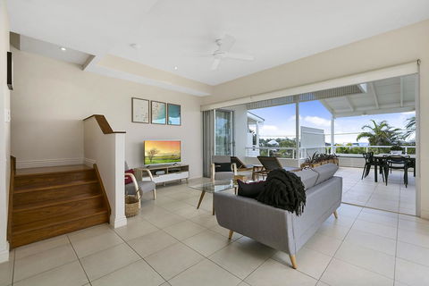 Silver, Sunrise Beach - Hobart Tourism 1