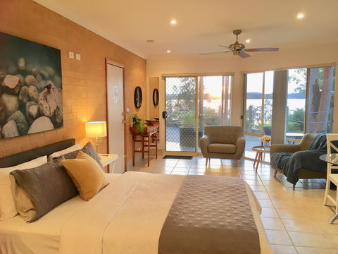 SilverWaters Waterfront Accommodation - Hobart Tourism 1