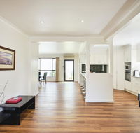 Skymirror Villa - Hobart Tourism