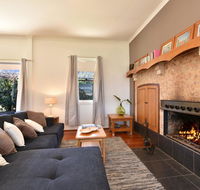Somerville Wines Farmstay in Broke super cute house on working farm. Walk for miles. - Hobart Tourism