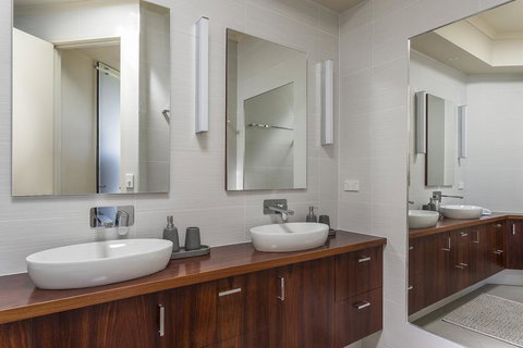 Sophisticated Contemporary Coastal Living With Sweeping Views In Cape Schanck - Tourism TAS 3