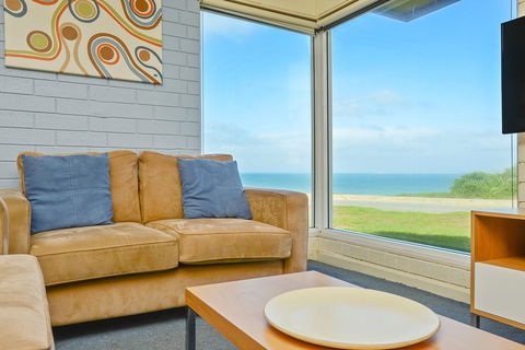South Seas Beachfront Apartments - Tourism TAS 2