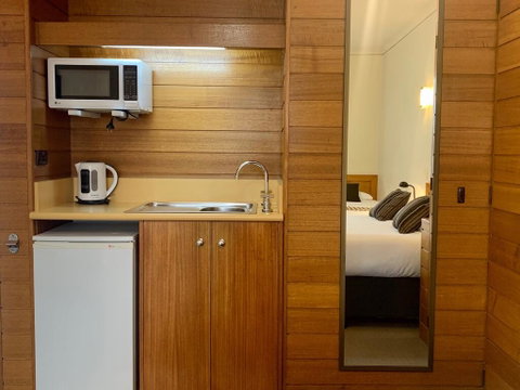 Sovereign Park Motor Inn - Tourism TAS 2