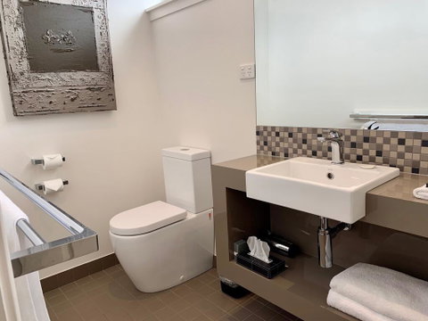 Sovereign Park Motor Inn - Tourism TAS 3