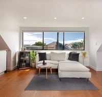 Spacious 2 Bed House 2 AC and Free Street Parking - Hobart Tourism