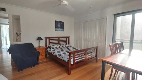 Spacious 2 Bedroom Unit, Private Bath, Kitchen, RV Parking On 5 Acres, 10 Min To Fraser Island Barge - Hobart Tourism 1
