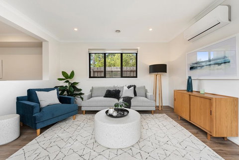 Spacious 4-Bed House With Parking And Backyard - Hobart Tourism 2