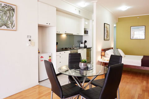 Spacious And Bright Studio In The Middle Of Town - Tourism TAS 2