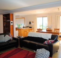 Spacious and central to CBD - Hobart Tourism