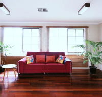 Spacious and cozy home next to Glen Waverley - Hobart Tourism