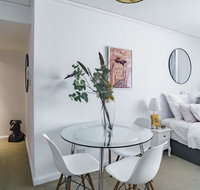 Spacious Apt V Stylish Furniture Pool GYM - Tourism TAS