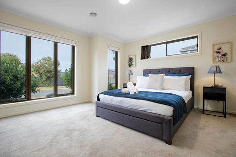 Spacious Lovely 5Beds Home@Point Cook - Tourism TAS 1